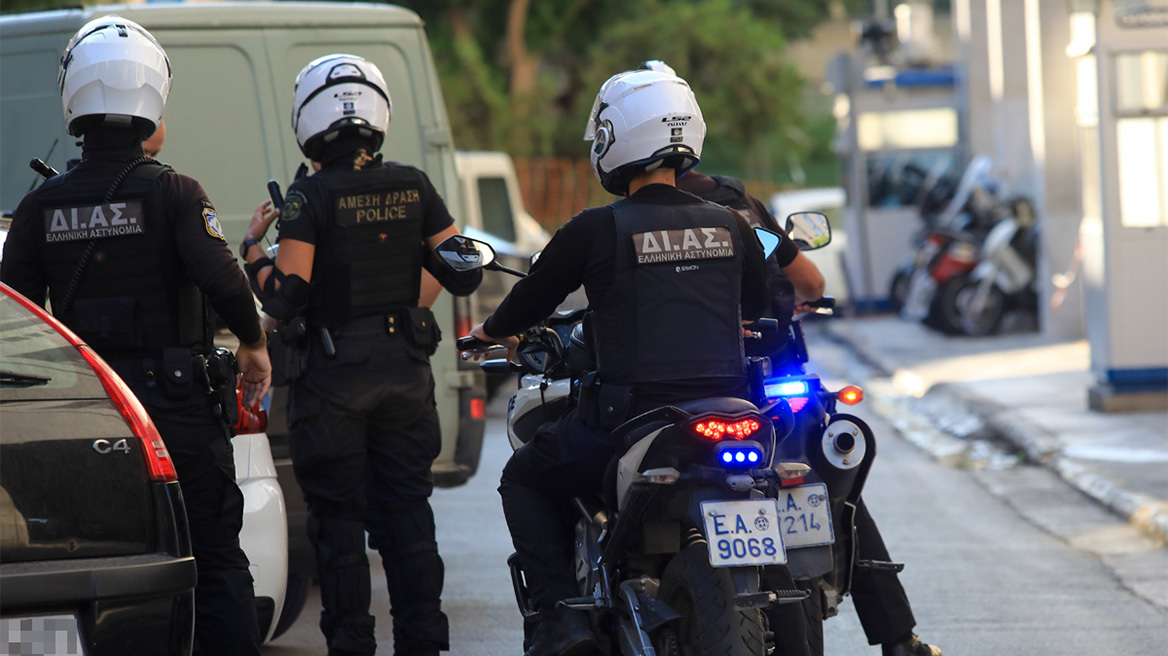 Πανικός στη Λάρισα: «Μαϊμού» αστυνομικοί και ΔΕΔΔΗΕ άρπαζαν λεφτά – Καταδίωξη στους δρόμους και δύο συλλήψεις