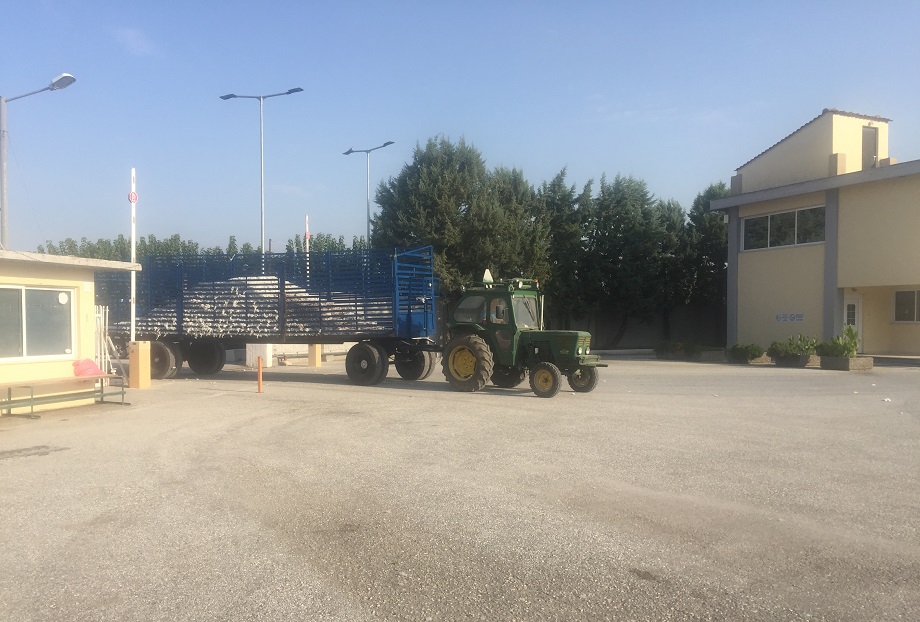 Στα εκκοκκιστήρια της ΒΙΟΛΑΡ στο Αχίλλειο - οι παραγωγοί δηλώνουν ικανοποιημένοι για σοδειά δυσαρέσκεια για τιμή (videο)