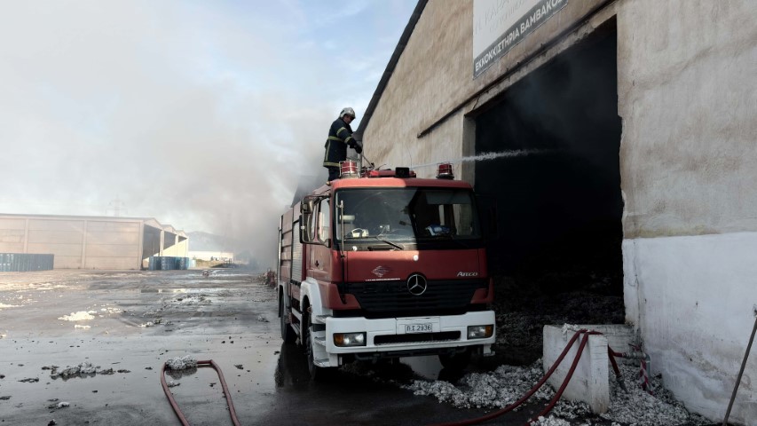 ΤΡΙΚΑΛΑ - Τρίκαλα: Εικόνες ολοκληρωτικής καταστροφής – Στάχτη 3.000 τόνοι βαμβακιού σε εκκοκκιστήριο ΤΡΙΚΑΛΑ - Τρίκαλα: Εικόνες ολοκληρωτικής καταστροφής – Στάχτη 3.000 τόνοι βαμβακιού σε εκκοκκιστήριο