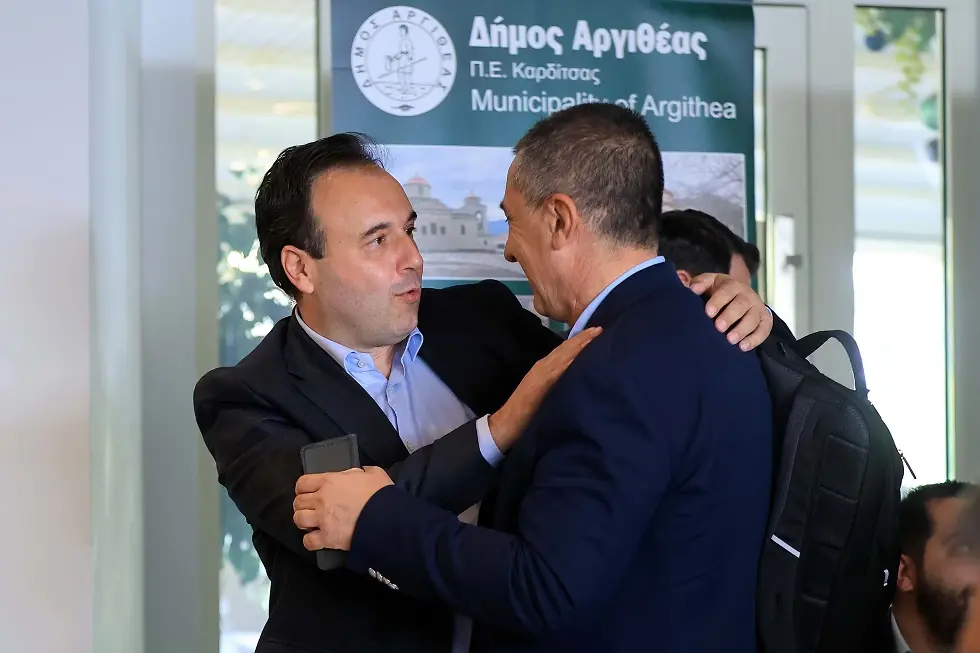 Η πληρωμένη απάντηση του Κουρετα στο “να ξεκαβαλήσει” του Παπαστεργίου: “Καλό παιδί κατά τα άλλα…” Η πληρωμένη απάντηση του Κουρετα στο “να ξεκαβαλήσει” του Παπαστεργίου: “Καλό παιδί κατά τα άλλα…”
