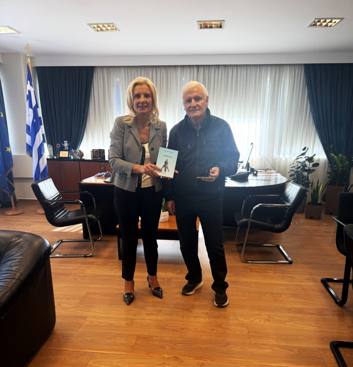 ΛΑΡΙΣΑ - Στη Ρένα Καραλαριώτου ο Έκτορας Νασιώκας για το νέο του μυθιστόρημα «Ευθανασία» ΛΑΡΙΣΑ - Στη Ρένα Καραλαριώτου ο Έκτορας Νασιώκας για το νέο του μυθιστόρημα «Ευθανασία»