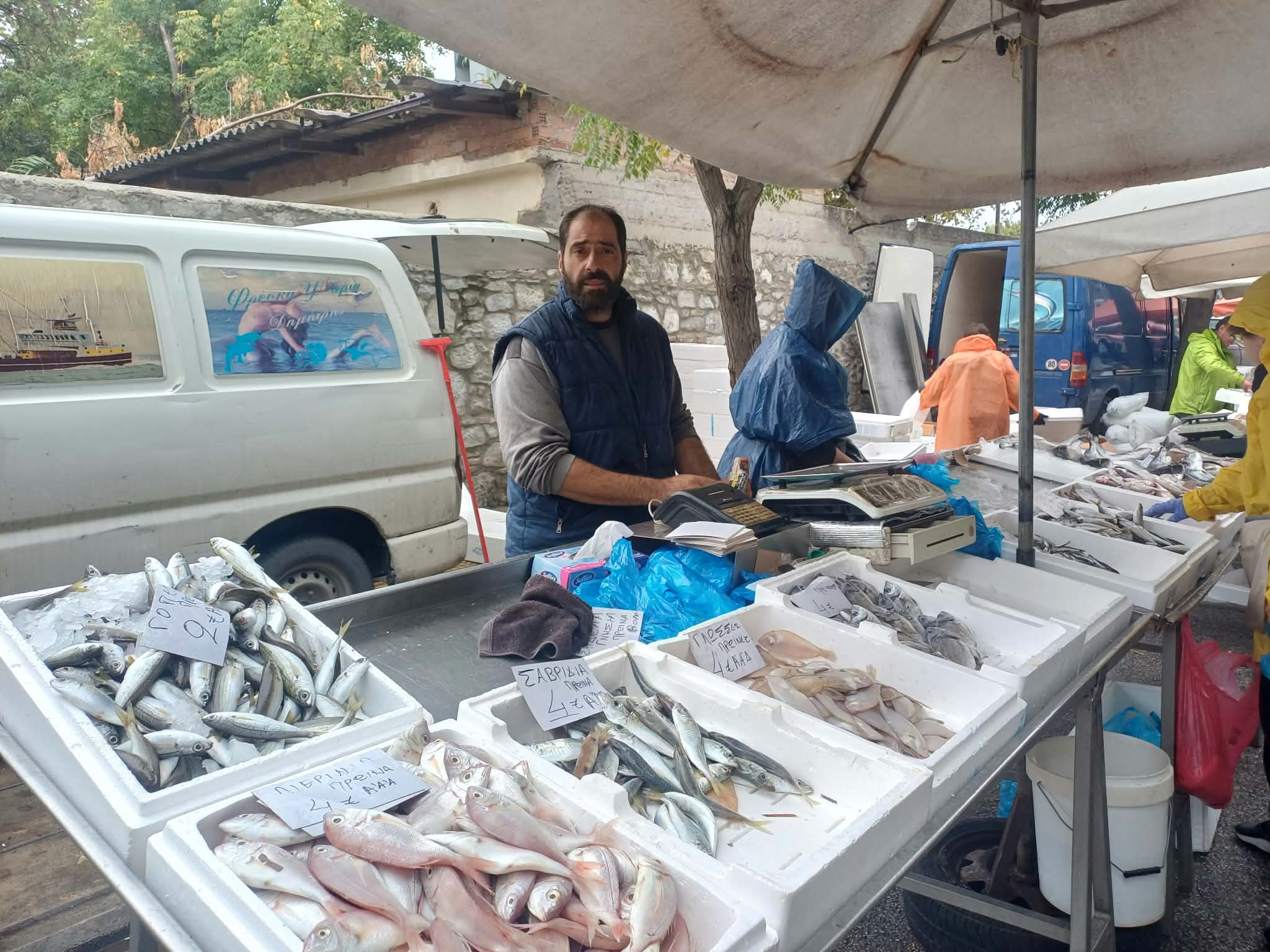 ΛΑΡΙΣΑ - Στο πλευρό των αλιέων οι ιχθυοπώλες των λαϊκών αγορών Λάρισας (ΦΩΤΟ) ΛΑΡΙΣΑ - Στο πλευρό των αλιέων οι ιχθυοπώλες των λαϊκών αγορών Λάρισας (ΦΩΤΟ)