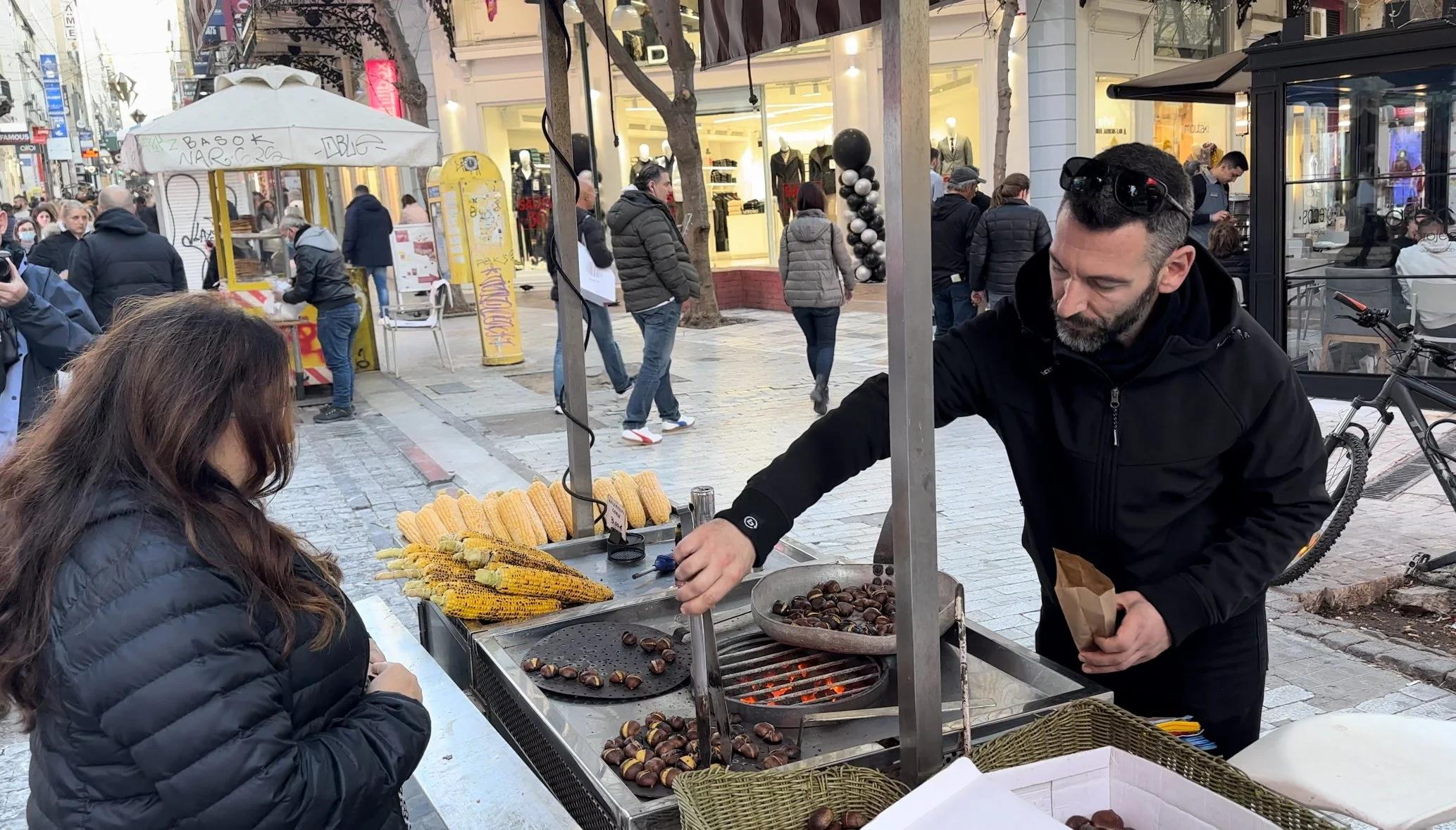 ΛΑΡΙΣΑ - Ο καστανάς της Κούμα: Μια μικρή ιστορία που μυρίζει Λάρισα και χειμώνα ΛΑΡΙΣΑ - Ο καστανάς της Κούμα: Μια μικρή ιστορία που μυρίζει Λάρισα και χειμώνα