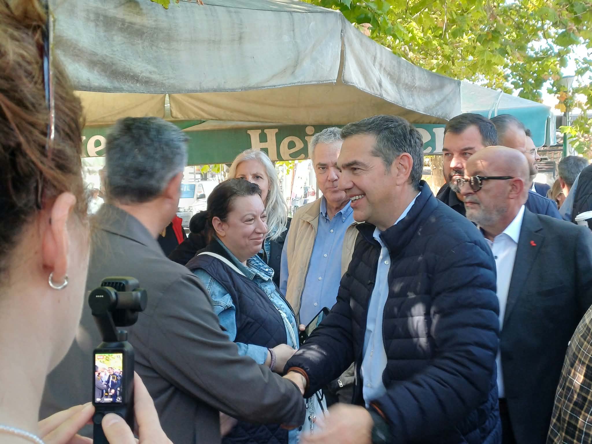 ΤΡΙΚΑΛΑ - Στη Φαρκαδόνα ο Αλέξης Τσίπρας – Συνάντηση με κατοίκους και αγρότες μετά το Γριζάνο (ΦΩΤΟ+video) ΤΡΙΚΑΛΑ - Στη Φαρκαδόνα ο Αλέξης Τσίπρας – Συνάντηση με κατοίκους και αγρότες μετά το Γριζάνο (ΦΩΤΟ+video)