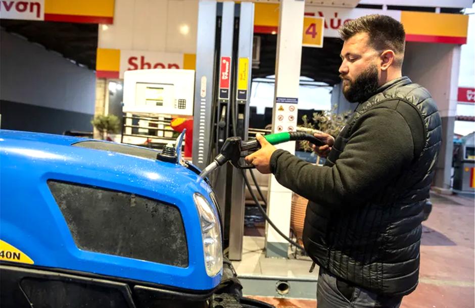 Αγροτικά - Αγροτικό πετρέλαιο από 1η Νοεμβρίου: Πώς θα αγοράζουν οι αγρότες με έκπτωση στην αντλία Αγροτικά - Αγροτικό πετρέλαιο από 1η Νοεμβρίου: Πώς θα αγοράζουν οι αγρότες με έκπτωση στην αντλία