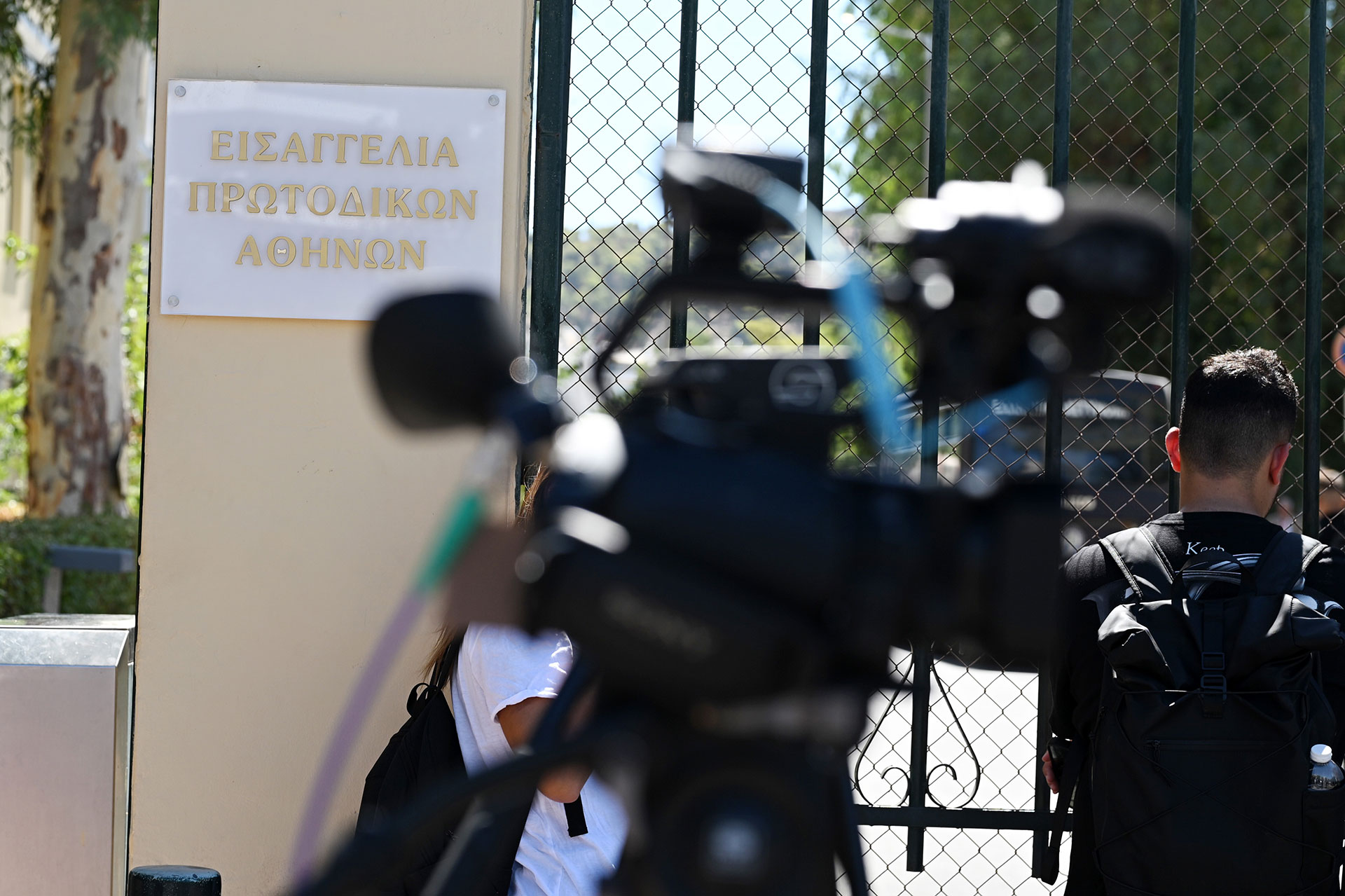 ΕΛΛΑΔΑ - Σκάνδαλο στο μπάσκετ: Πάνω από 100.000 ευρώ στο σπίτι δεύτερου διαιτητή – Στην Ευελπίδων οι έξι συλληφθέντες ΕΛΛΑΔΑ - Σκάνδαλο στο μπάσκετ: Πάνω από 100.000 ευρώ στο σπίτι δεύτερου διαιτητή – Στην Ευελπίδων οι έξι συλληφθέντες