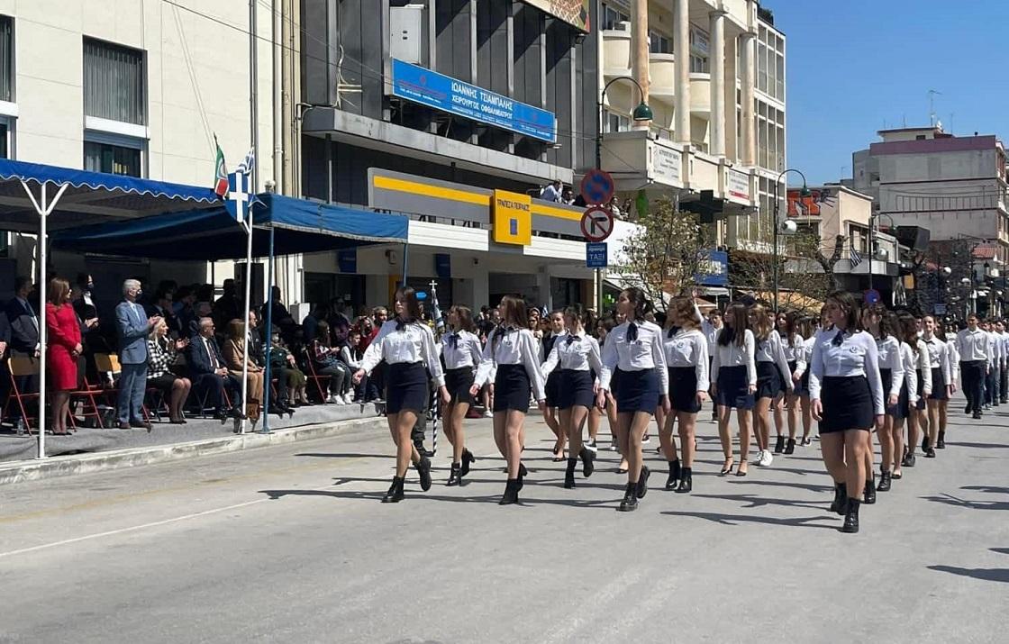 28η Οκτωβρίου στη Λάρισα: Με ομπρέλες ή με ήλιο η παρέλαση; Τι λένε οι μετεωρολόγοι (video)