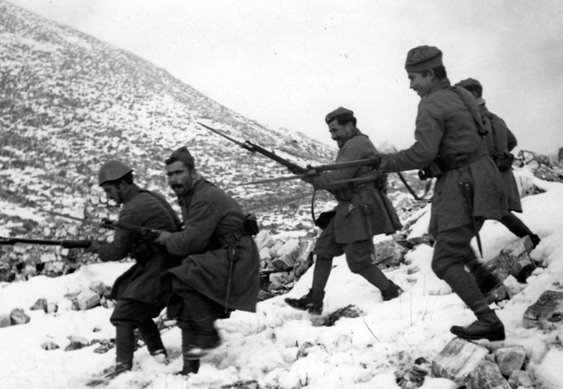 Από την Πίνδο στο Ύψωμα 731 – Οι Θεσσαλοί που έγραψαν το Έπος του ’40 Από την Πίνδο στο Ύψωμα 731 – Οι Θεσσαλοί που έγραψαν το Έπος του ’40