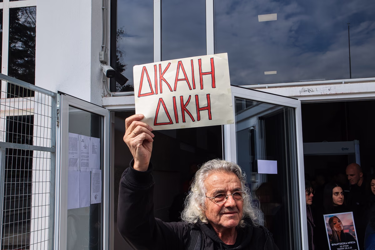 ΒΟΛΟΣ - Υπόθεση Βασίλη Μάγγου: Η εισαγγελέας πρότεινε την ενοχή όλων των κατηγορούμενων για κακουργηματικά βασανιστήρια ΒΟΛΟΣ - Υπόθεση Βασίλη Μάγγου: Η εισαγγελέας πρότεινε την ενοχή όλων των κατηγορούμενων για κακουργηματικά βασανιστήρια
