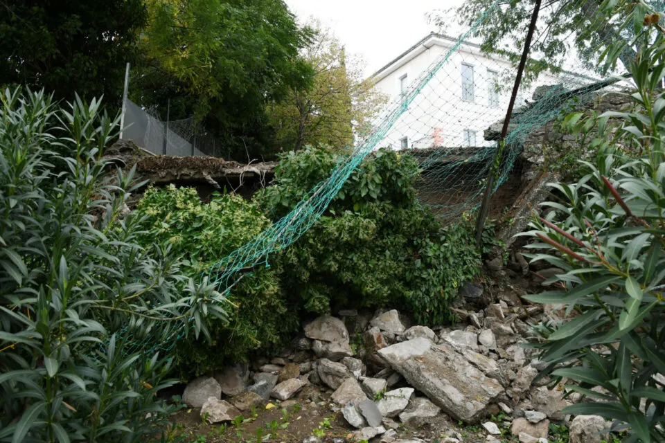ΛΑΡΙΣΑ - Κατέρρευσε μαντρότοιχος σχολείου στην Αγιά-Καταγγελίες περιοίκων ότι είχαν προειδοποιήσει εγκαίρως ΛΑΡΙΣΑ - Κατέρρευσε μαντρότοιχος σχολείου στην Αγιά-Καταγγελίες περιοίκων ότι είχαν προειδοποιήσει εγκαίρως