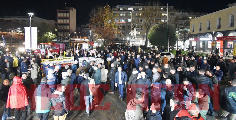 «Βούλιαξε» από τρακτέρ και κόσμο η πλατεία της Καρδίτσας (φωτο - βίντεο)