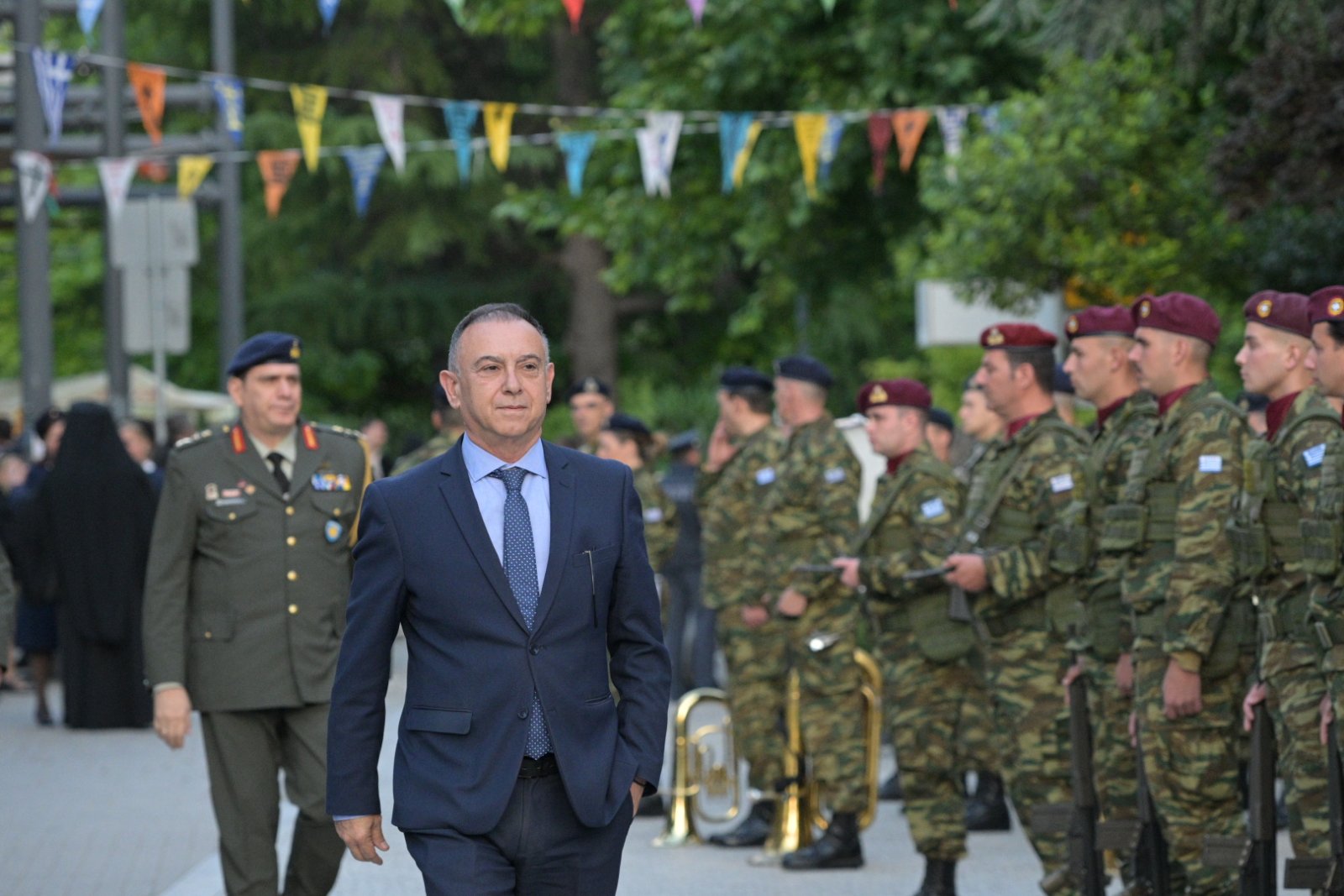 Δείτε εικόνες  από την κοσμοσυρροή στον Αγιο Αχίλλιο για τον μέγα Εσπερινό (ΦΩΤΟ)