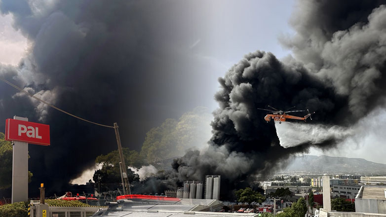 Μεγάλη φωτιά και ισχυρή έκρηξη σε εργοστάσιο στην Κάτω Κηφισιά - Μήνυμα από το 112