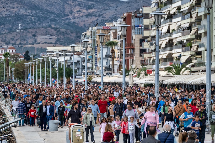 Mια τεράστια αγκαλιά στη «Φλόγα» άνοιξε ο Βόλος  (φωτογραφίες)