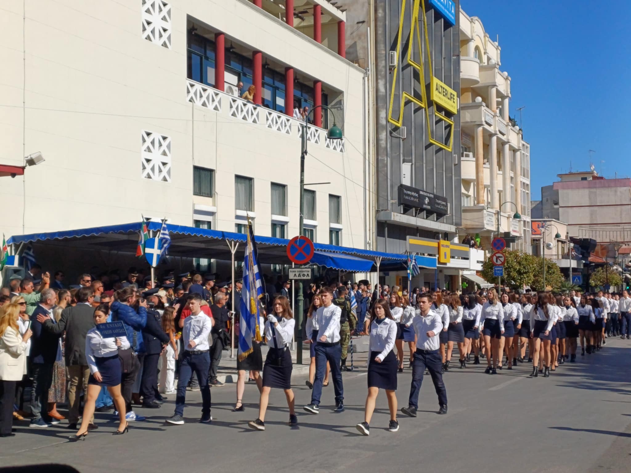 Λεβεντιά και περηφάνια στην παρέλαση των μαθητών της Λάριας (ΦΩΤΟ