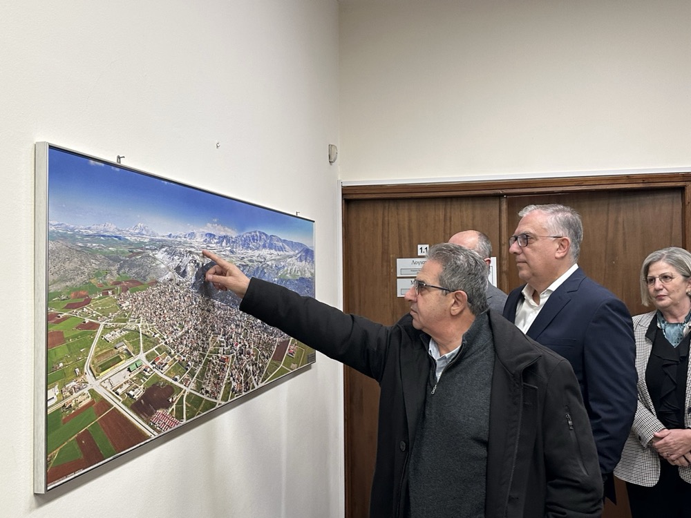 Στο Δημαρχείο Φαρσάλων ο Υπουργός Ανάπτυξης Τάκης Θεοδωρικάκος