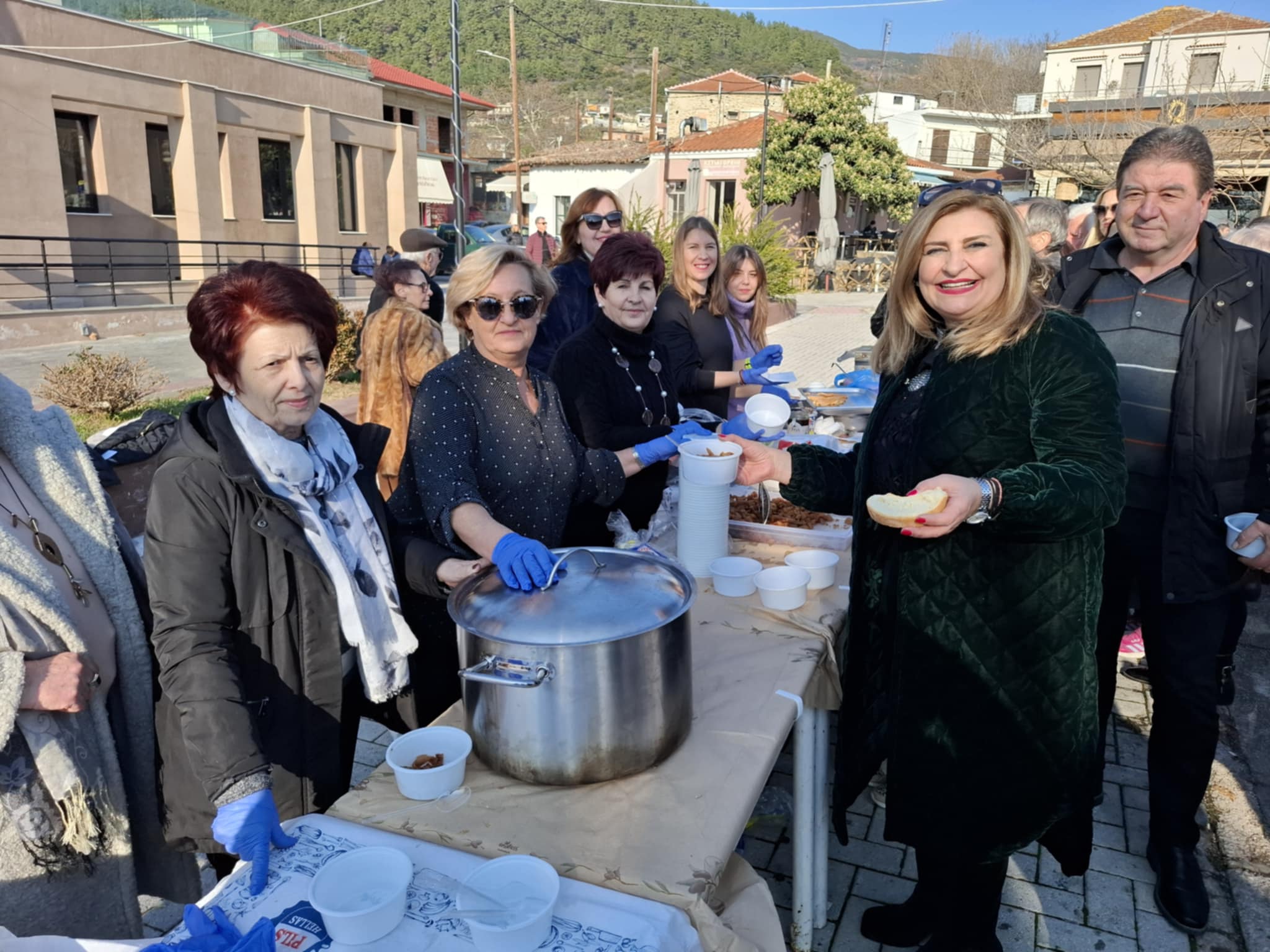 Ε. Λιακούλη: «Ατμομηχανή,  η Αγιά για το νομό μας»-επίσκεψη για το Santa Run