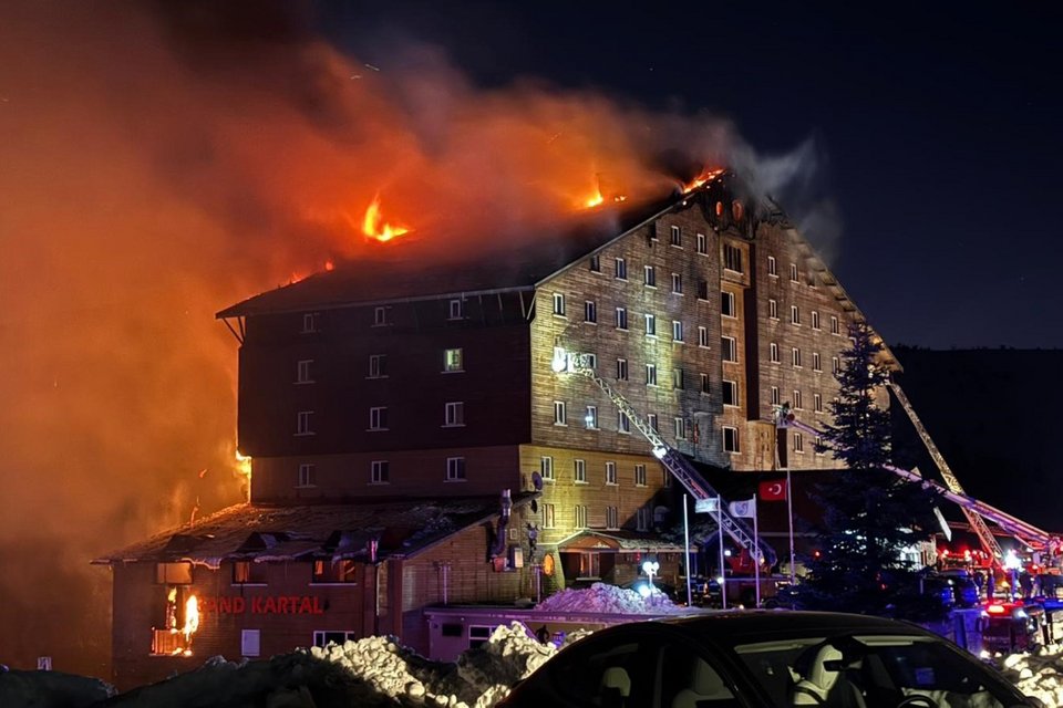 Πώς το ξενοδοχείο-σαλέ στην Τουρκία έγινε παγίδα θανάτου για 76 άτομα -Ξεκληρίστηκε 14μελής οικογένεια