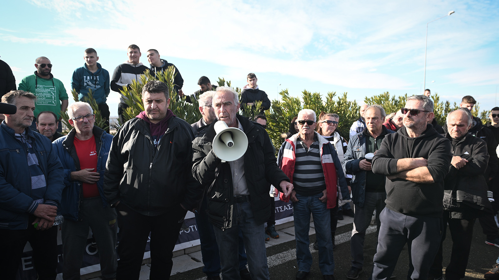 Τα τρακτέρ της Καρδίτσας και των Φαρσάλων στο δρόμο - ΜΑΤ απέκλεισαν την πρόσβαση στον Ε-65