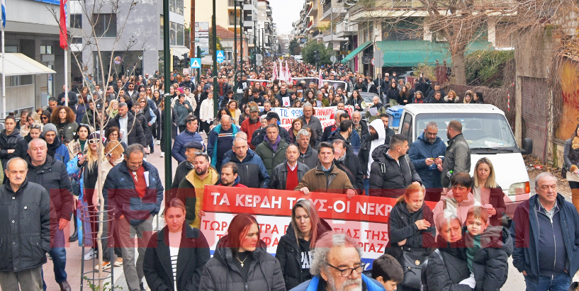 «Δεν έχω οξυγόνο»: Μεγαλειώδης συγκέντρωση των Καρδιτσιωτών για την τραγωδία των Τεμπών (φωτο+video)