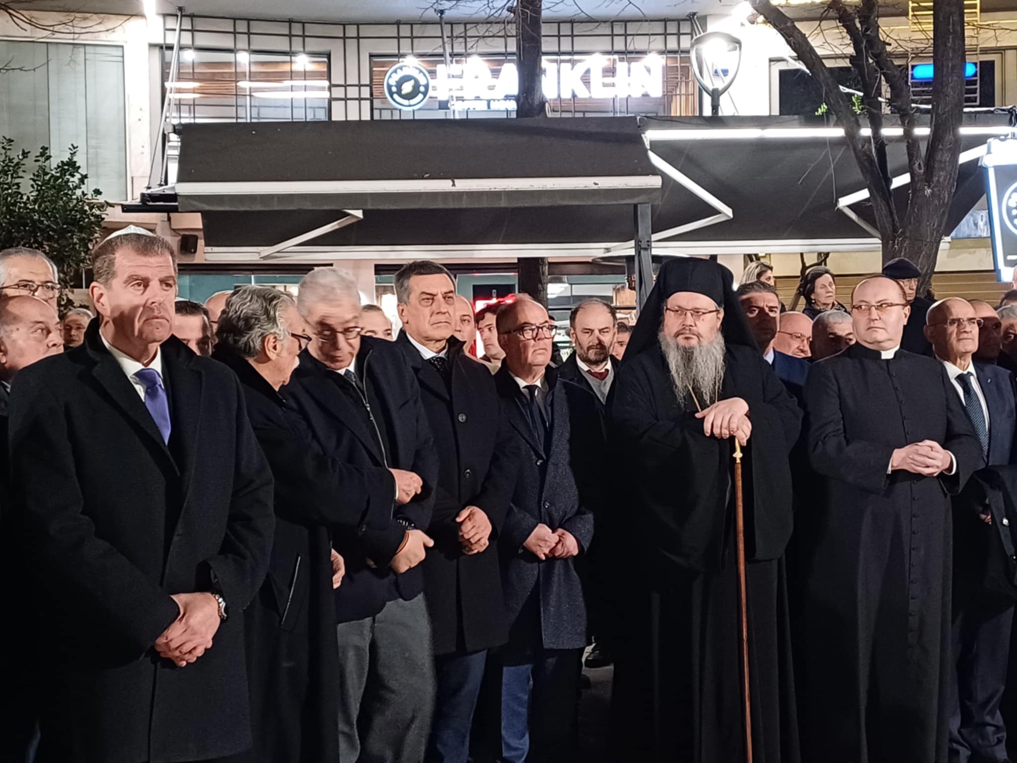 Επιμνημόσυνη δέηση και οι καταθέσεις στεφάνων στην πλατεία Εβραίων Μαρτύρων (ΦΩΤΟ)