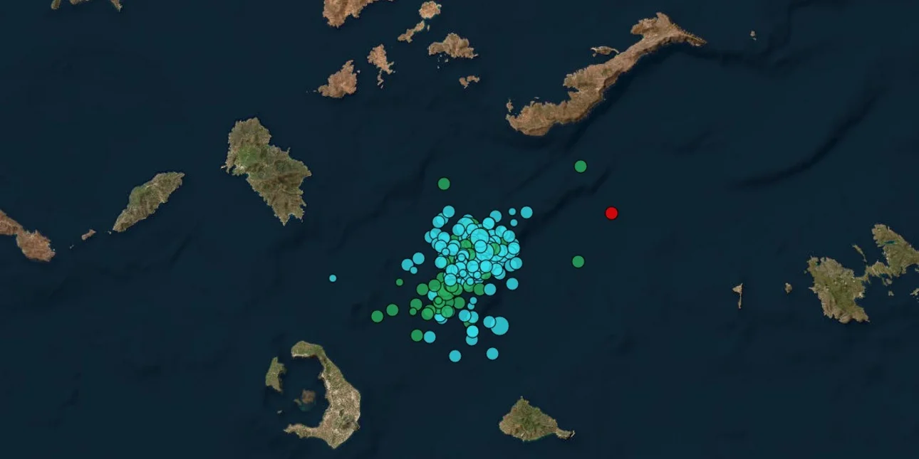 Μπαράζ σεισμών και τη νύχτα στη Σαντορίνη -Φεύγουν από το νησί όσοι μπορούν, ξεπουλάνε τα εισιτήρια