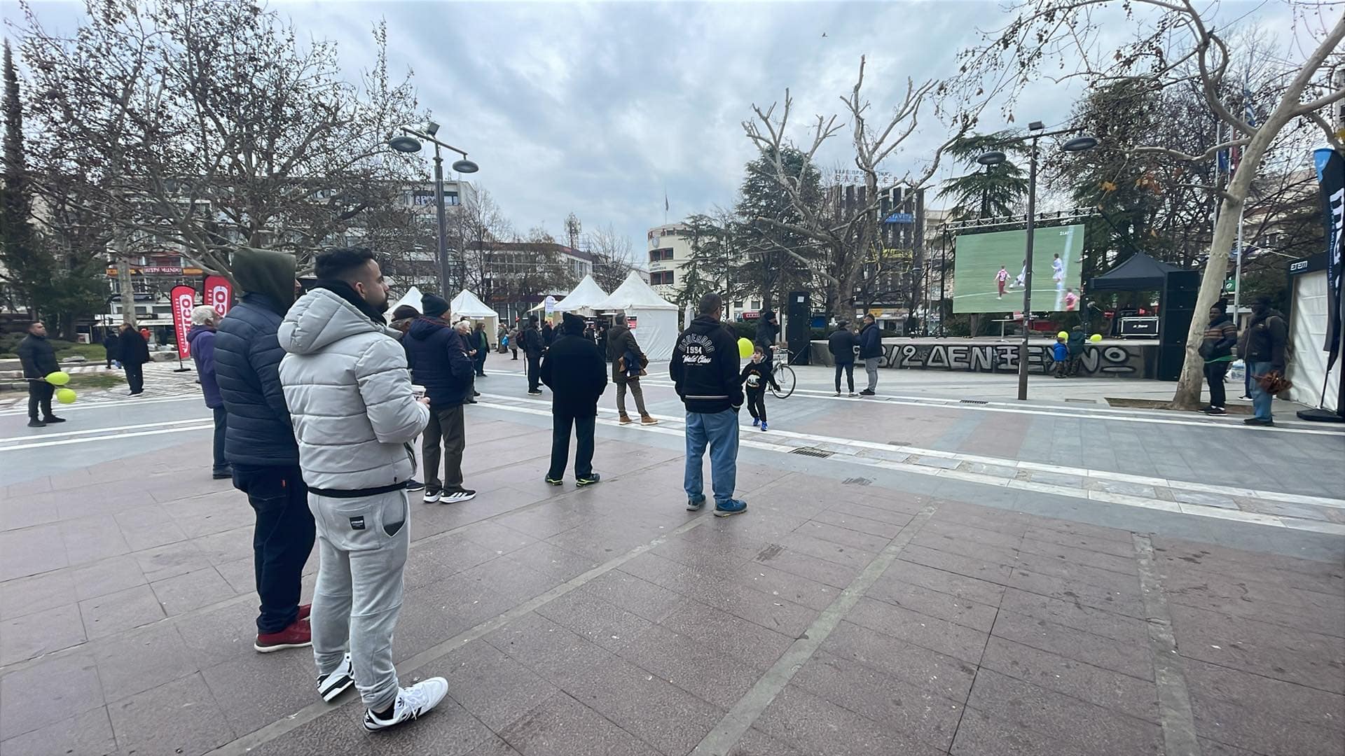 Γιγαντοοθόνη στην κεντρική πλατεία για το μας της ΑΕΛ στη Θεσσαλονίκη με Ηρακλή (ΦΩΤΟ+video)