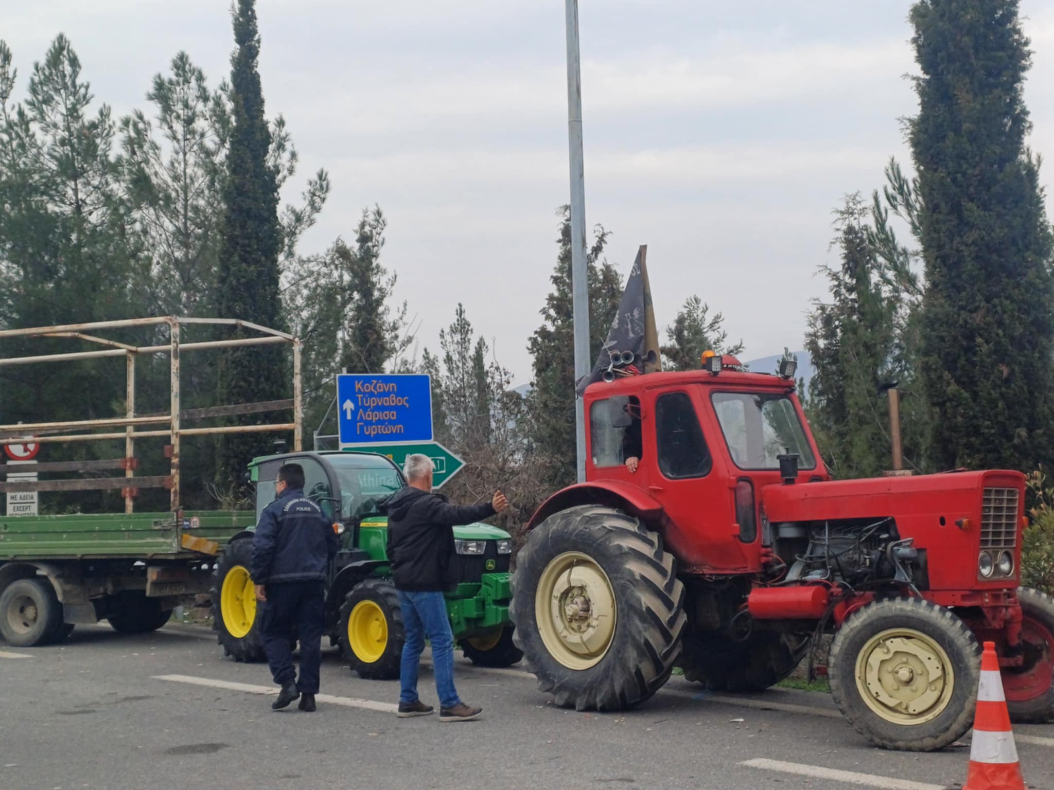 Αποχωρούν από το μπλόκο της Γυρτώνης οι αγρότες και δίνουν ραντεβού την Παρασκευή για τα Τέμπη (ΦΩΤΟ+video)