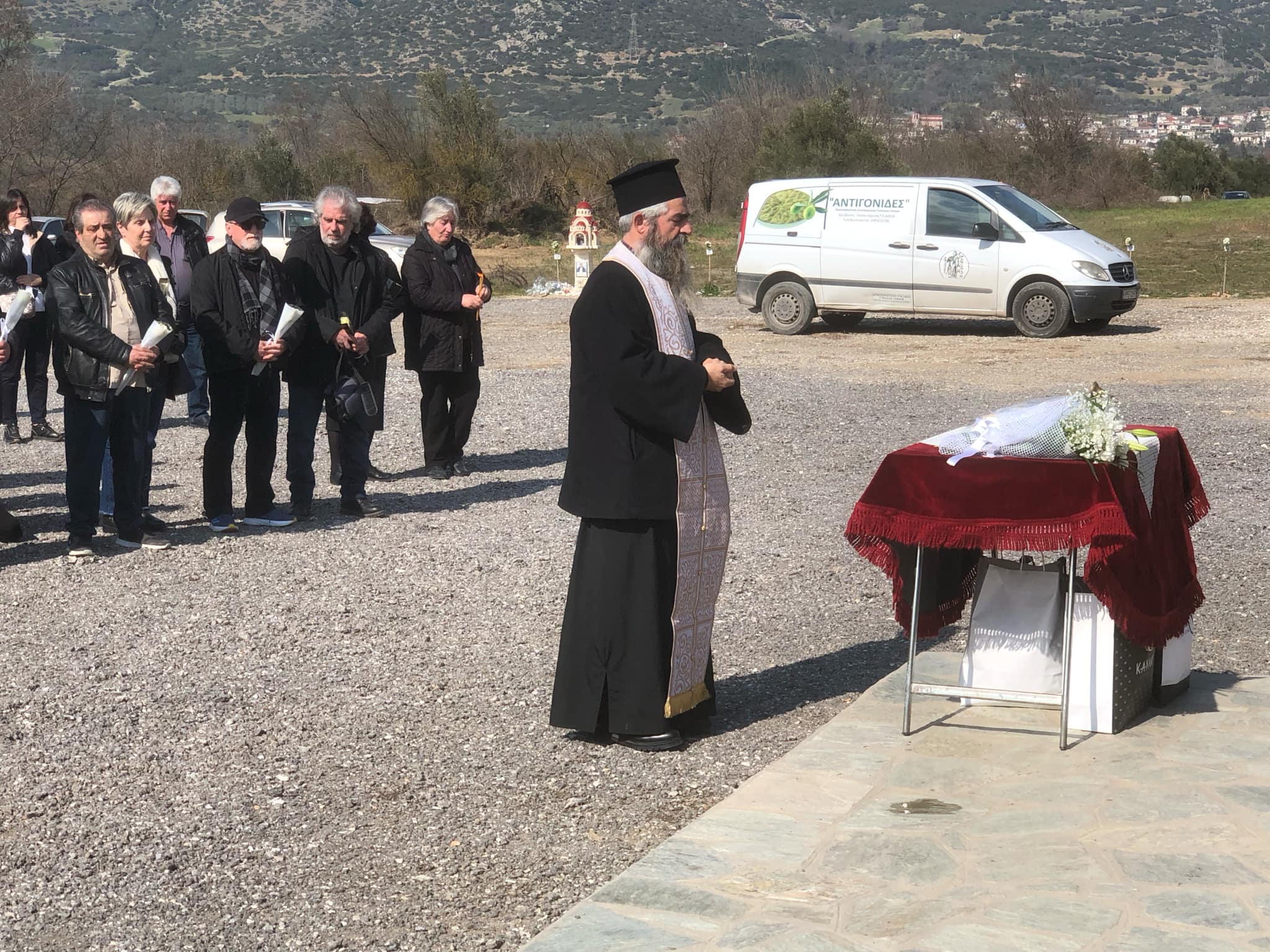 Τρισάγιο για τα θύματα της τραγωδίας των Τεμπών διοργάνωσαν φορείς των Γόννων (ΦΩΤΟ)