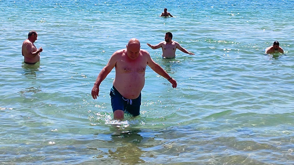 Ο Μπέος έκανε βουτιά στις Αλυκές: Oι παραλίες του Βόλου είνι καθαρές δήλωσε (ΦΩΤΟ)