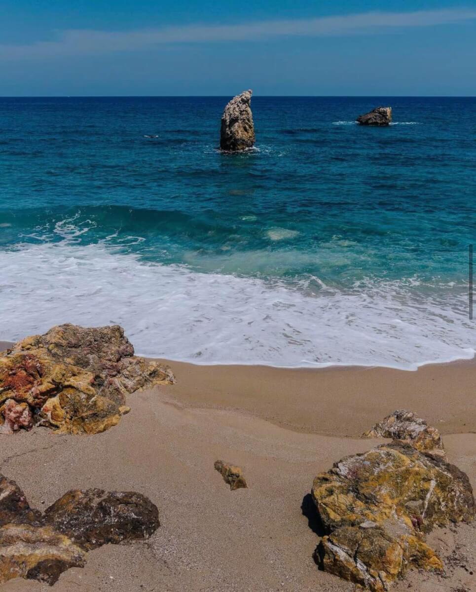 Οι πανέμορφες παραλίες της Μελανής και της Λαμπινούς στο Ανατολικό Πήλιο