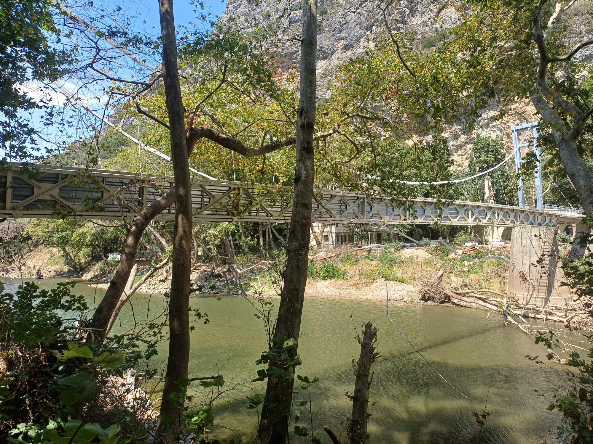 Τέμπη: Ξεκινά η αποκατάσταση της κρεμαστής γέφυρας στην Αγία Παρασκευή