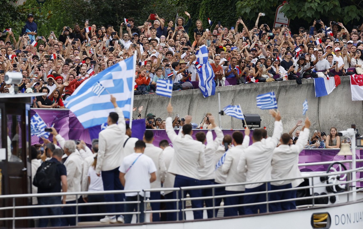 Η Καρδίτσα καμάρωσε την σημαιοφόρο της Ελλάδας Αντιγόνη Ντρισμπιώτη