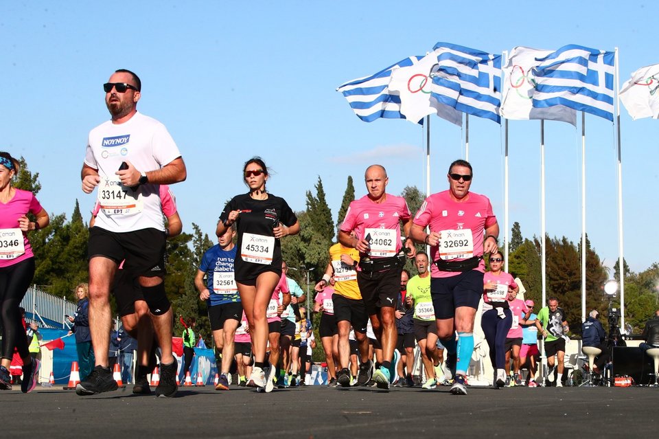 Ξεκίνησε ο 41ος Αυθεντικός Μαραθώνιος της Αθήνας -Mε 21.000 δρομείς από 152 χώρες, δείτε εικόνες