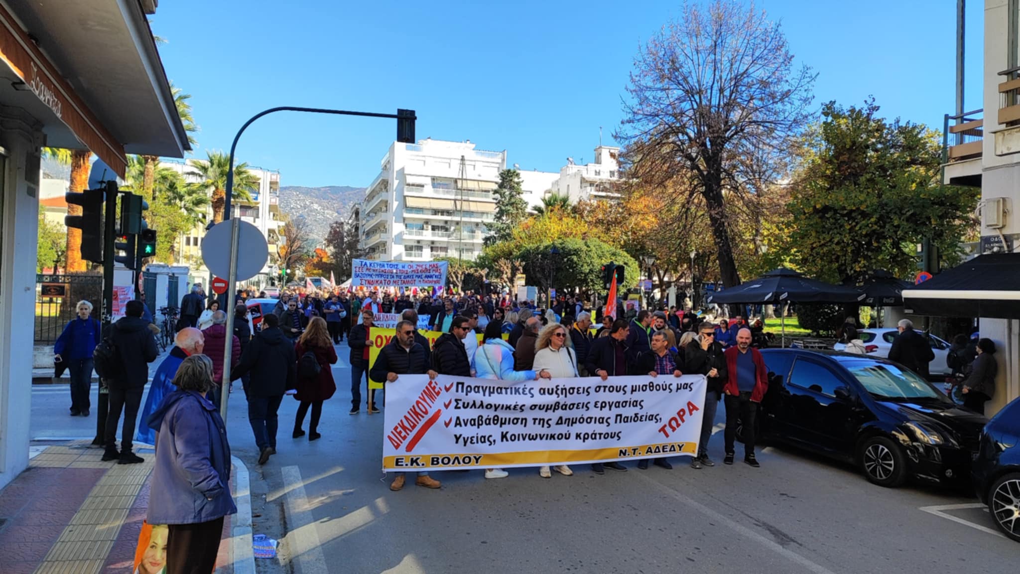 Μαζική συμμετοχή εργαζομένων στυην απεργιακή συγκέντρωση στον Βόλο (ΦΩΤΟ)