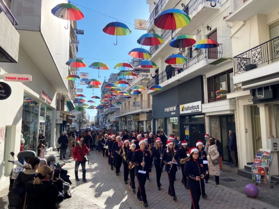 Τρίκαλα: Χριστουγεννιάτικη παρέλαση στην πρωτεύουσα των Χριστουγέννων 