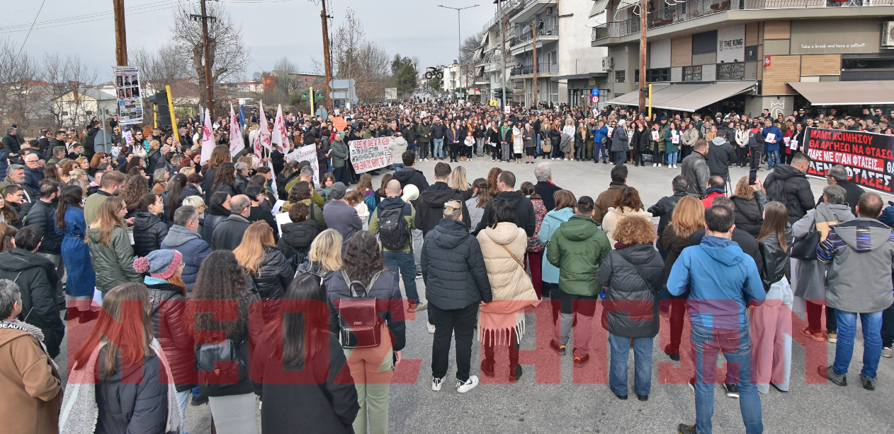 «Δεν έχω οξυγόνο»: Μεγαλειώδης συγκέντρωση των Καρδιτσιωτών για την τραγωδία των Τεμπών (φωτο+video)