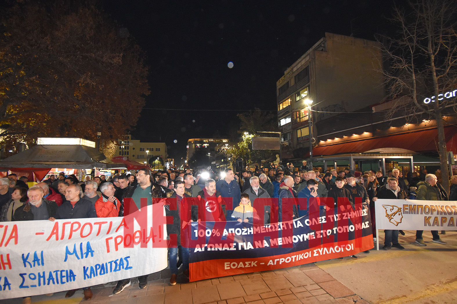 Η καρδιά του μπλόκου του Ε-65 χτύπησε στο κέντρο της Καρδίτσας (φωτο - βίντεο)