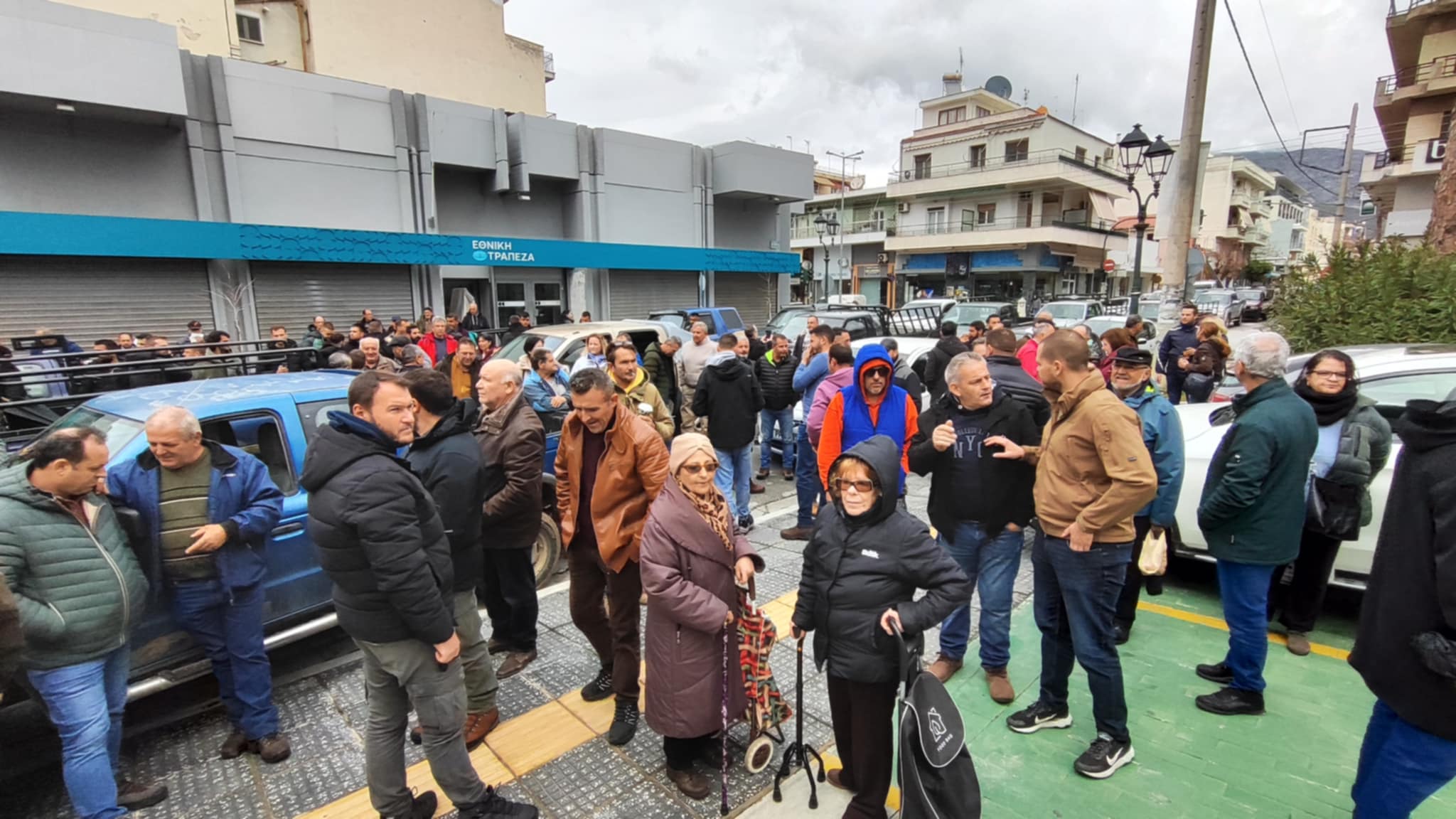 Πολιόρκησαν το κέντρο της πόλης του Βόλου οι αγρότες της Μαγνησίας (ΦΩΤΟ)