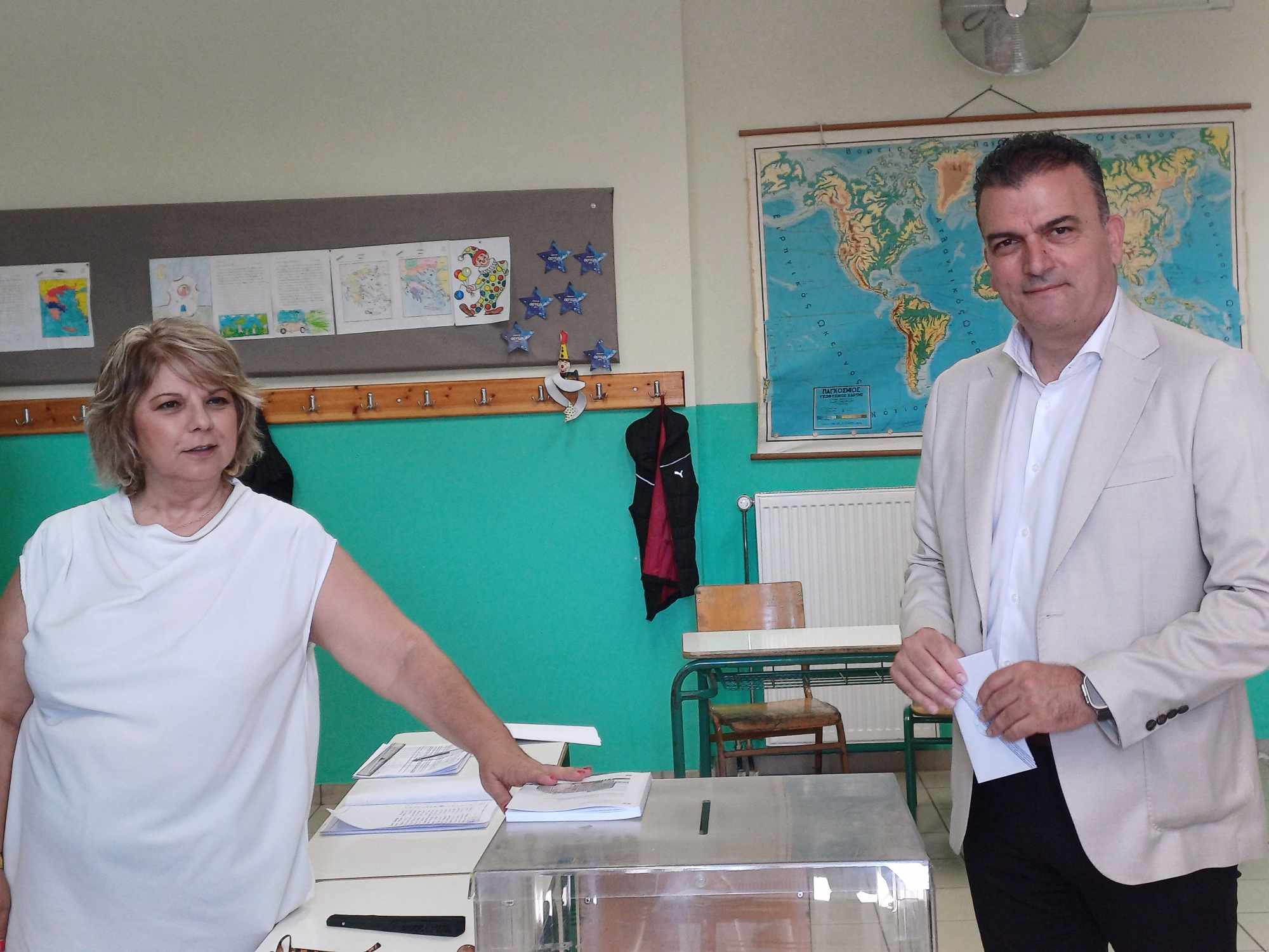 Στη Γιάννουλη ψήφισε ο δήμαρχος Λαρισαίων Θανάσης Μαμάκος (ΦΩΤΟ)