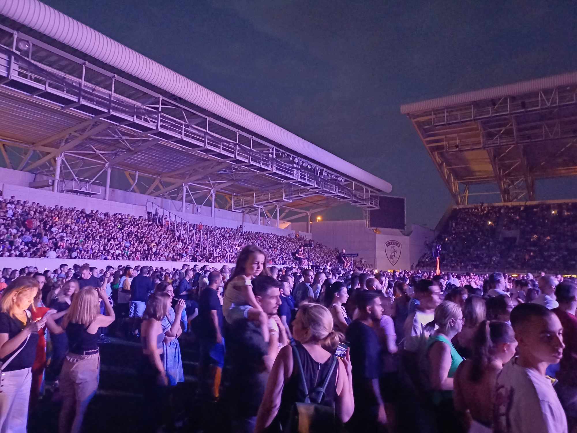 Λαοθάλασσα στη συναυλία του Νίκου Οικονομόπουλου στη Λάρισα (ΦΩΤΟ-ΒΙΝΤΕΟ)