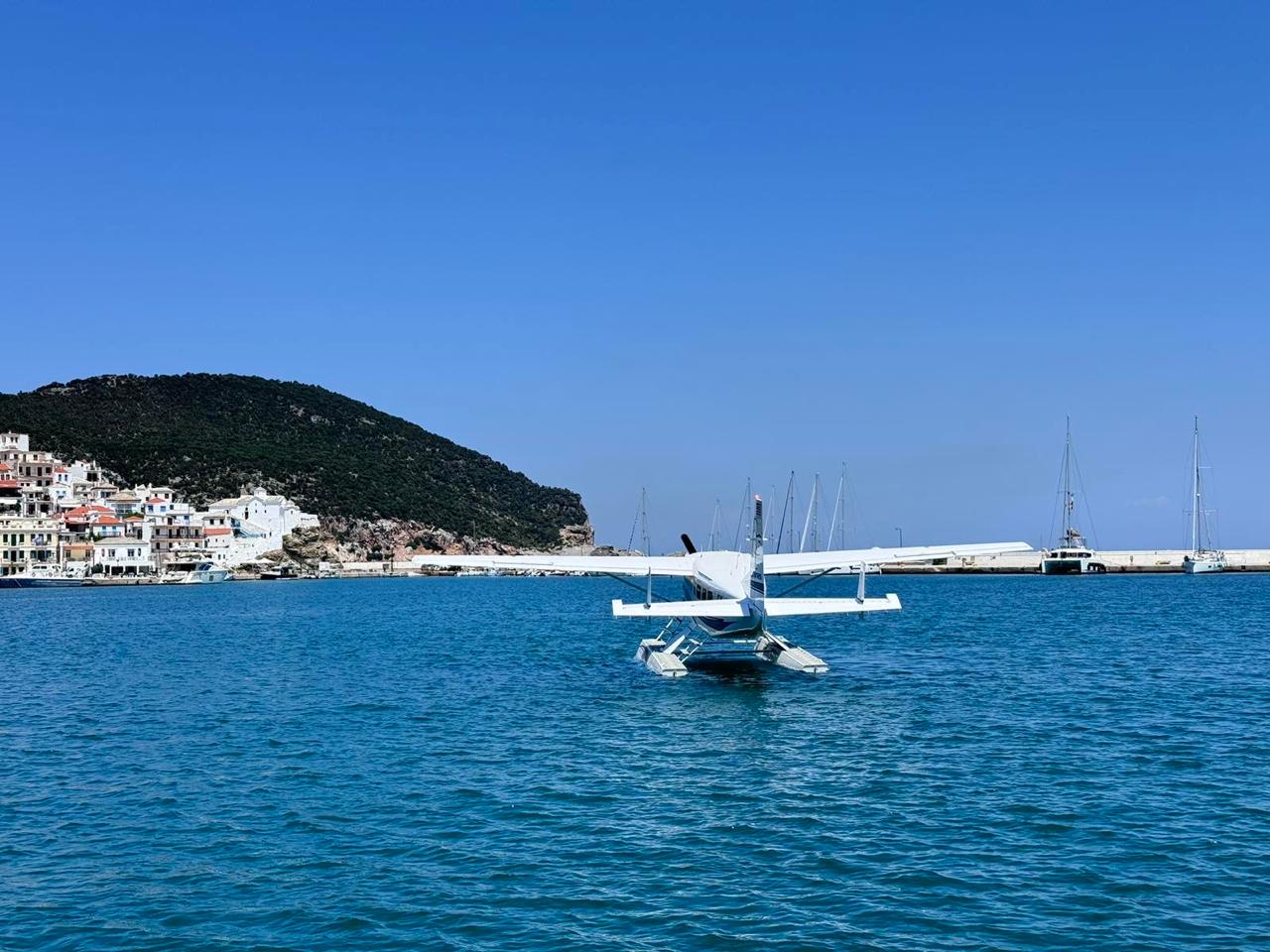 Υδροπλάνα πάνω από τις Σποράδες και τη Σκύρο για τις παρθενικές τους πτήσεις!