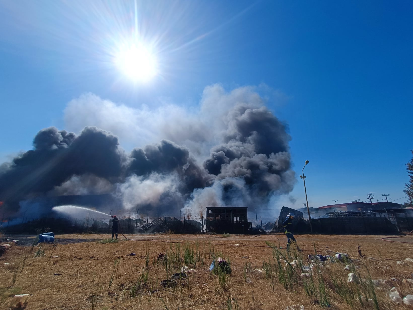 Συγκλονιστικές εικόνες από την επιχείρηση κατάσβεσης της φωτιάς στο Ομορφοχώρι (ΦΩΤΟ)