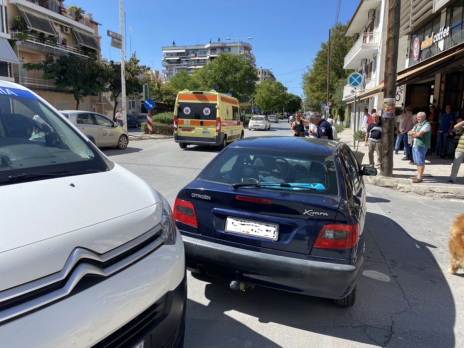 ΤΩΡΑ: Σοβαρός τραυματισμός πεζού από παρα΄συρση στην Ηρώων Πολυτεχνείοτυ (ΦΩΤΟ)