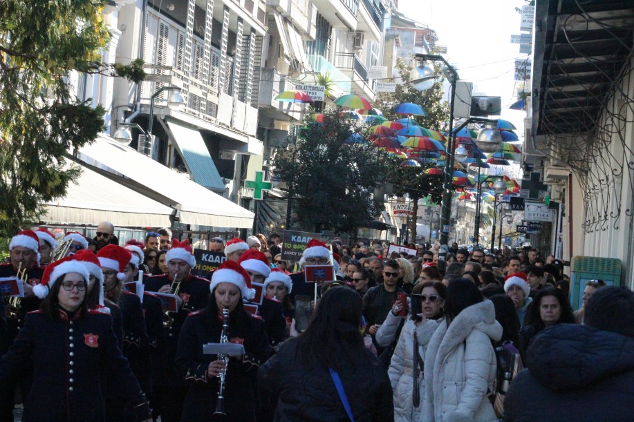 Τρίκαλα: Χριστουγεννιάτικη παρέλαση στην πρωτεύουσα των Χριστουγέννων 