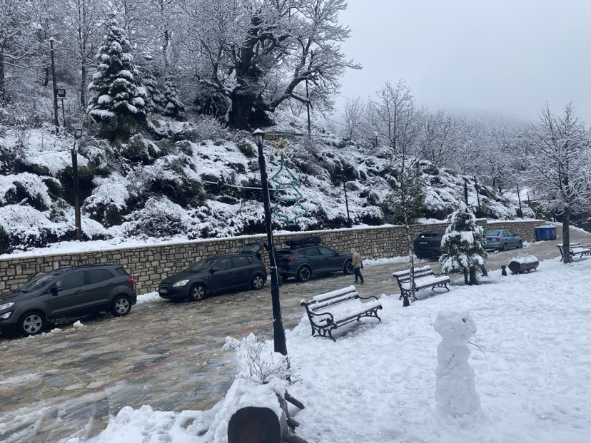 Όμορφες εικόνες σε λευκό φόντο πάνω από τη Λίμνη Πλαστήρα στη Φυλακτή (ΦΩΤΟ)