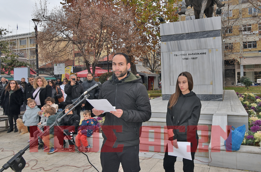 «Δεν έχω οξυγόνο»: Μεγαλειώδης συγκέντρωση των Καρδιτσιωτών για την τραγωδία των Τεμπών (φωτο+video)