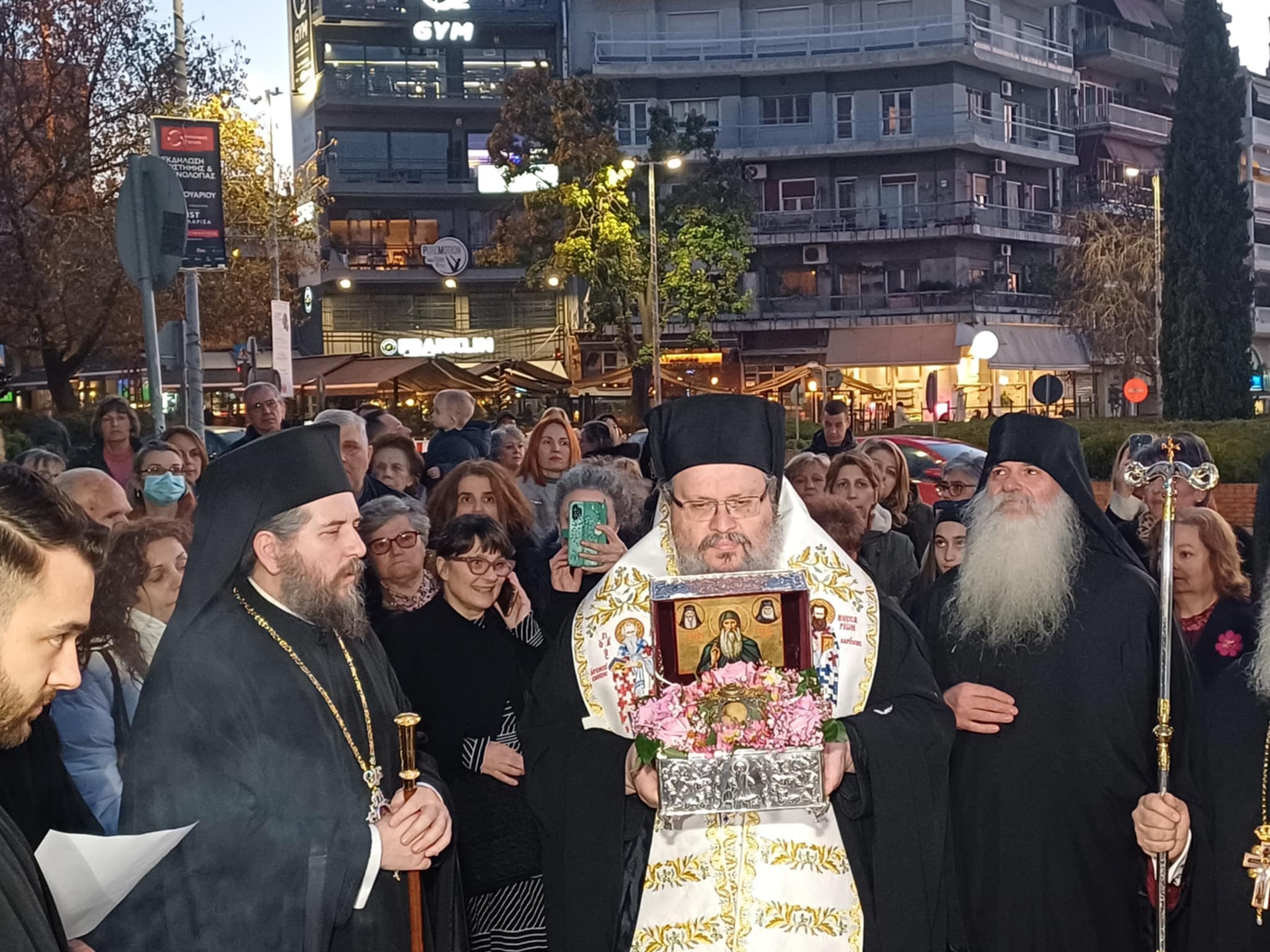 Πλήθος πιστών στον Άγιο Αχίλλιο για την Τίμια Κάρα του Οσίου Δαυίδ (ΦΩΤΟ-ΒΙΝΤΕΟ)