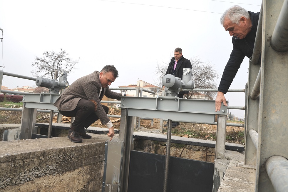 Νέα σύγχρονα θυροφράγματα στεγανοποίησης τοποθετήθηκαν στις Εργατικές Κατοικίες Γιάννουλης από τη ΔΕΥΑΛ