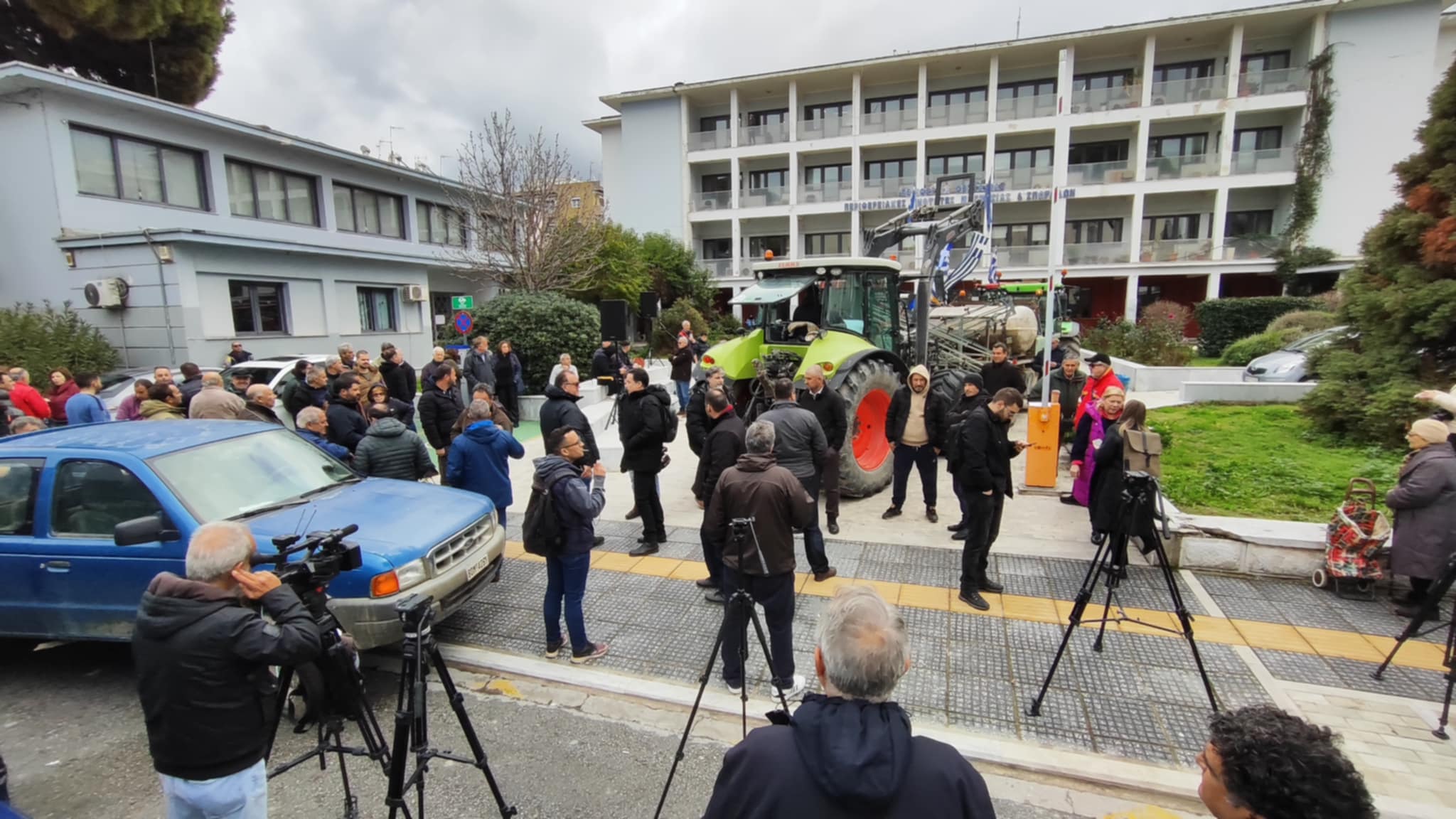 Πολιόρκησαν το κέντρο της πόλης του Βόλου οι αγρότες της Μαγνησίας (ΦΩΤΟ)